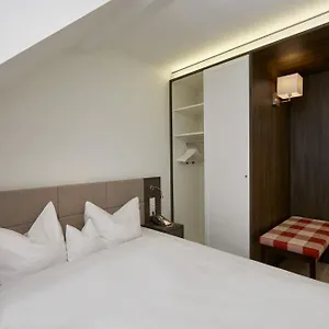 Hotell H+